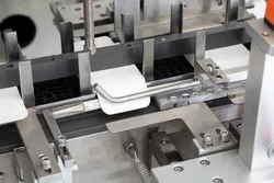 Automatische horizontale multifunctionele kartonneermachine voor het verpakken, kartonneren, verzegelen en sluiten van dozen