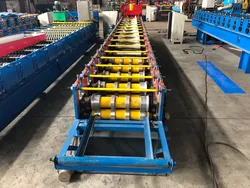 Doppelstegkaltdachplatten-Dachrinnenkappenfliesenherstellung Metallrinnenkappenherstellungsmaschine Stahlverzinkter Kanaloberkantenfliesen-Rollformmaschine