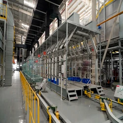 Sistema di spruzzatura automatica avanzata per rivestimenti a polvere per progetti personalizzati