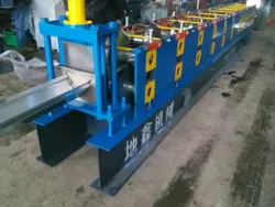 Doppelstegkaltdachplatten-Dachrinnenkappenfliesenherstellung Metallrinnenkappenherstellungsmaschine Stahlverzinkter Kanaloberkantenfliesen-Rollformmaschine