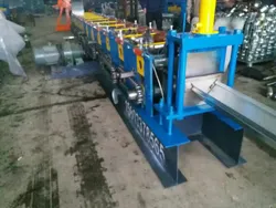 Doppelstegkaltdachplatten-Dachrinnenkappenfliesenherstellung Metallrinnenkappenherstellungsmaschine Stahlverzinkter Kanaloberkantenfliesen-Rollformmaschine