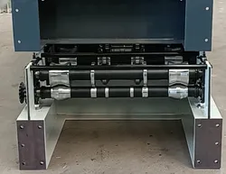 Maschinen zur Herstellung von Dachfirst-Abdeckprofilen, Formmaschine für Dachfirst-Abdeckungen, Walzenpresse für Dachfirste