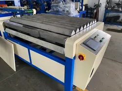 Automatische Kraftpapier-Eckschutzmaschine / Maschine zur Herstellung von Papierkantenschutzleisten