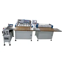 Notizbuchgehäuseherstellungsmaschine und Gehäusemaschine