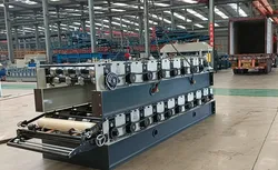Maschinen zur Herstellung von Dachfirst-Abdeckprofilen, Formmaschine für Dachfirst-Abdeckungen, Walzenpresse für Dachfirste