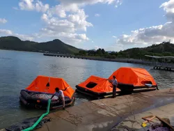Davit đã ra mắt quy định Solas về bè phao tự cân bằng
