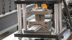 Vorwärtsrolltor-Türformmaschine für Türsystem
