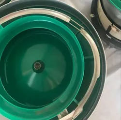 Gerät mit automatischer Vibrationsscheibe schwarzer runder Anschluss automatische optische Inspektionsmaschine
