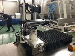 Automatische Leimauftrag-Mehrfachschneidemaschine, integrierte Papierrohrherstellungsmaschine für die Kartonverarbeitung