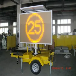 insegna pubblicitaria a LED display mobile rimorchio VMS a colori completi