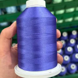 Hochfestes, strapazierfähiges, lichtbeständiges, glänzendes Polyester-Stickgarn mit elastischem Kern