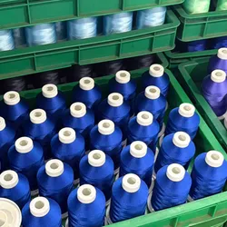 Hochfestes, strapazierfähiges, lichtbeständiges, glänzendes Polyester-Stickgarn mit elastischem Kern