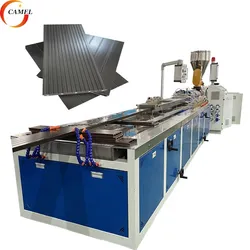 WPC Terrassendielenprofilplattenextrusionsmaschine mit Prägemaschine
