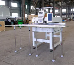 Computerisierte Stickmaschine mit einem Kopf
