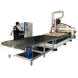 Router CNC per porte in legno con cambio automatico degli utensili e tavolo di carico automatico