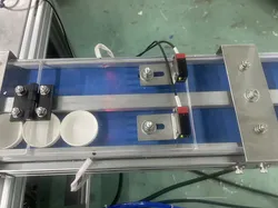Verschlussauskleidungsmaschine
