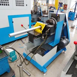 Halbautomatische Rohrgewindeschneidmaschine