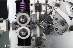 Máquina de bobinado de muelles SC-208 Sistema de alimentación de alambre preciso Máquina inteligente de conformado de muelles