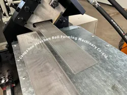 Rinnenstaubdichtnetz-Rollenformmaschine