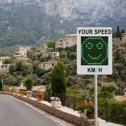 Cartello a LED ricaricabile con controllo della velocità per una guida sicura
