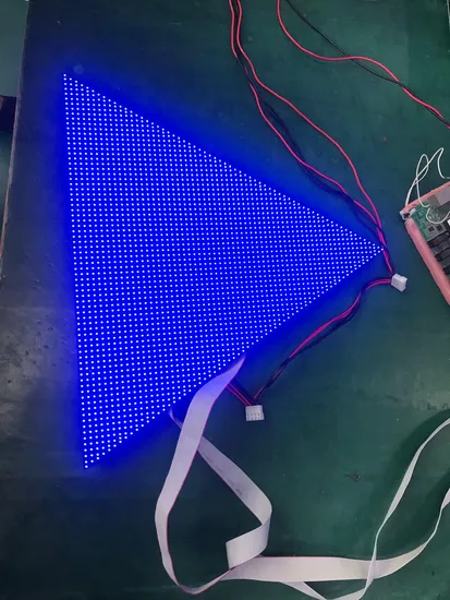 โมดูล LED รูปสามเหลี่ยมภายในที่มีสีเต็มและปรับแต่งได้ตามต้องการ 3 ด้าน pictures & photos