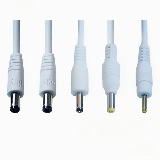 Câble USB vers fiche DC pour l’alimentation d’un routeur pictures & photos