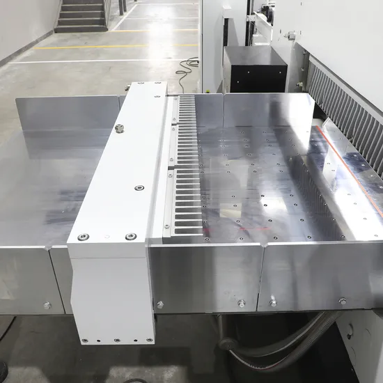 Kolay Kullanımlı Otomatik Kağıt Kesme Makinesi Akıllı Program Kontrolü Kağıt Kesme Guillotine Makinesi pictures & photos