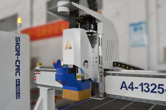 2020 เครื่องกัด CNC แบบอัตโนมัติพร้อมระบบเปลี่ยนเครื่องมืออัตโนมัติ pictures & photos