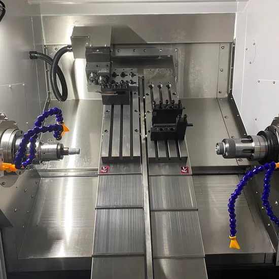Doppelspindel-Syntec-Steuerung Drehfräsmaschine unterstützt komplexe G-Code-Programme für maßgeschneiderte Autoteile pictures & photos
