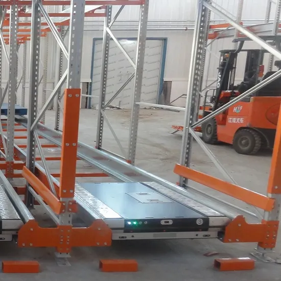 Sistema di stoccaggio a scaffale a doppio profondo con carrello radio per pallet in acciaio freddo ad alta densità nel magazzino pictures & photos