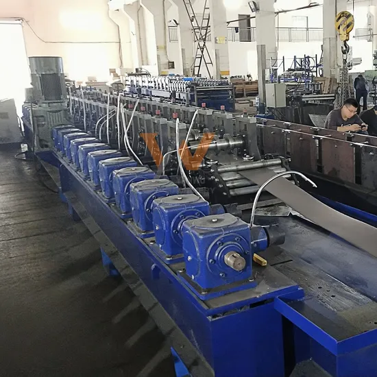 Yanwu Automatische Palletstelling Magazijn Rekken Upright Rolvormmachine Productielijn pictures & photos
