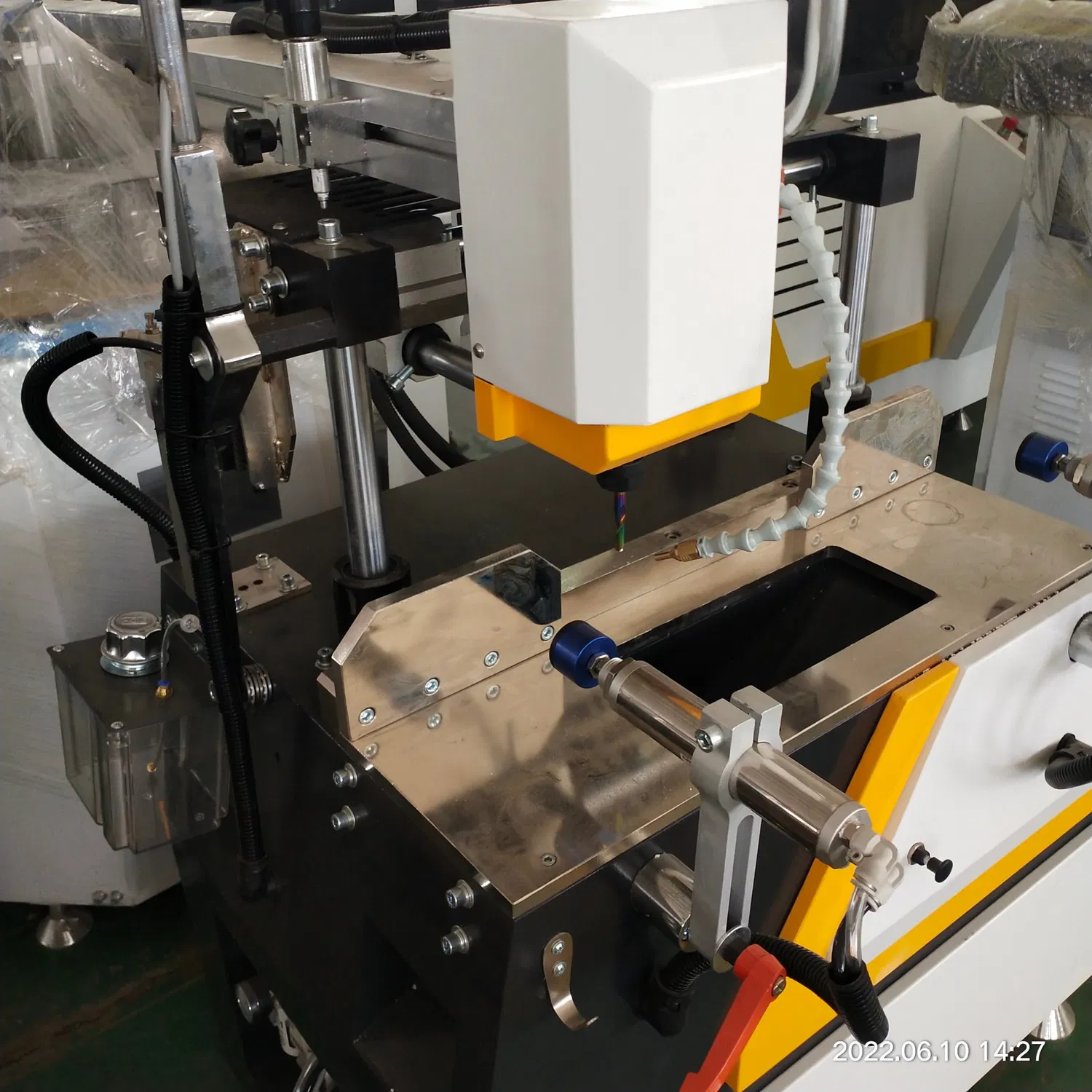 アルミニウムコピールーターマシン コピールーティング drilling 窓とドア製造機 pictures & photos