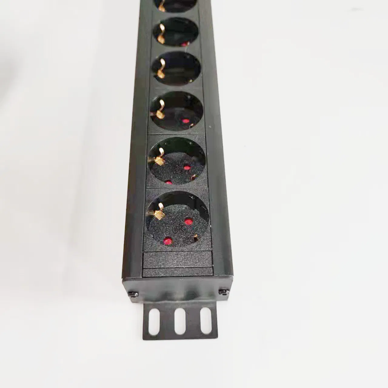 3 Phasen Rack 12 Weg PDU Rackmontage Deutscher Schrank Steckdose Stromverteilungseinheit pictures & photos