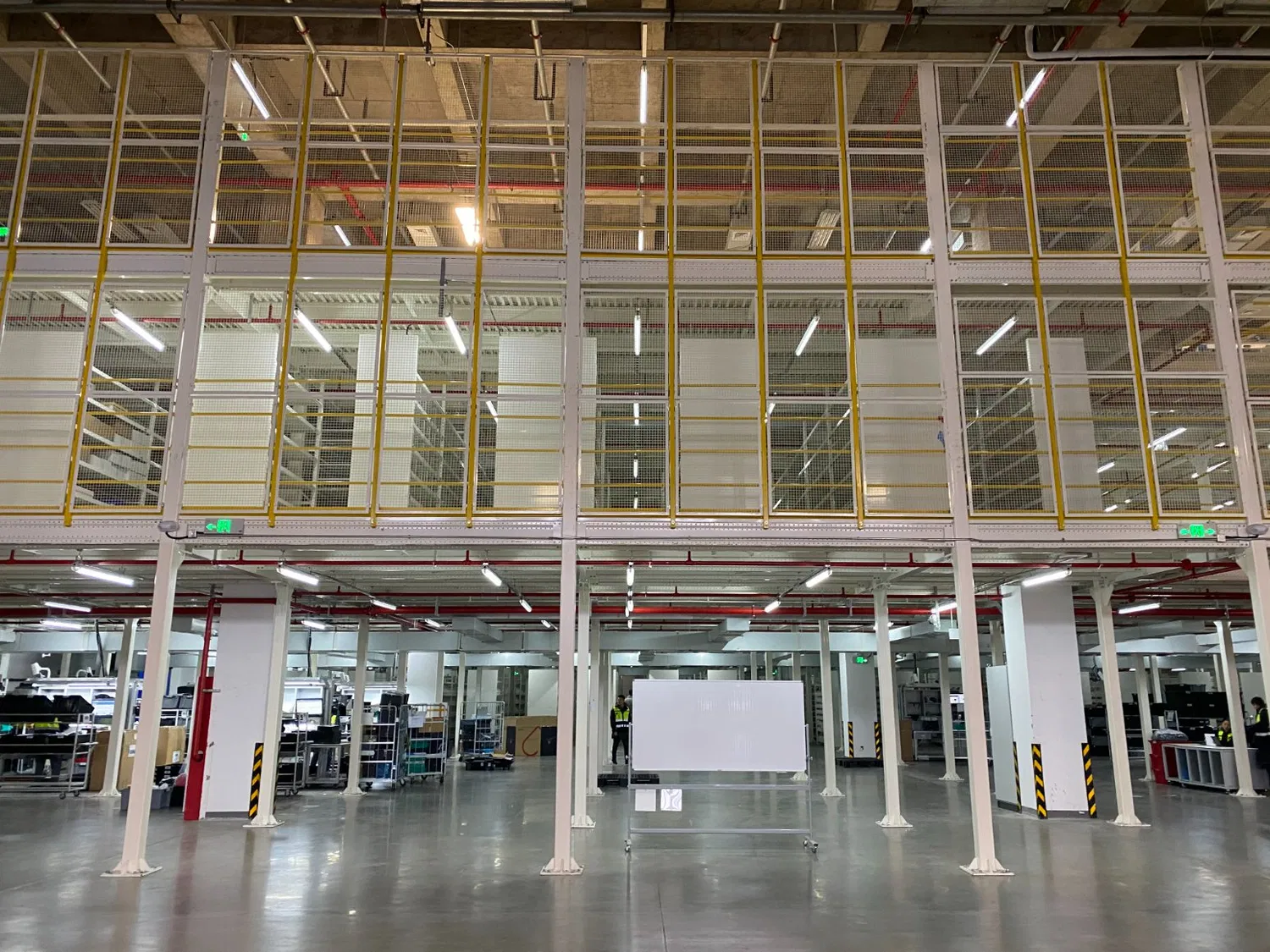 Rak Gudang Racking Masuk Racking Kereta Otomatis Rak Penyimpanan Multi Mendukung Mezanin pictures & photos