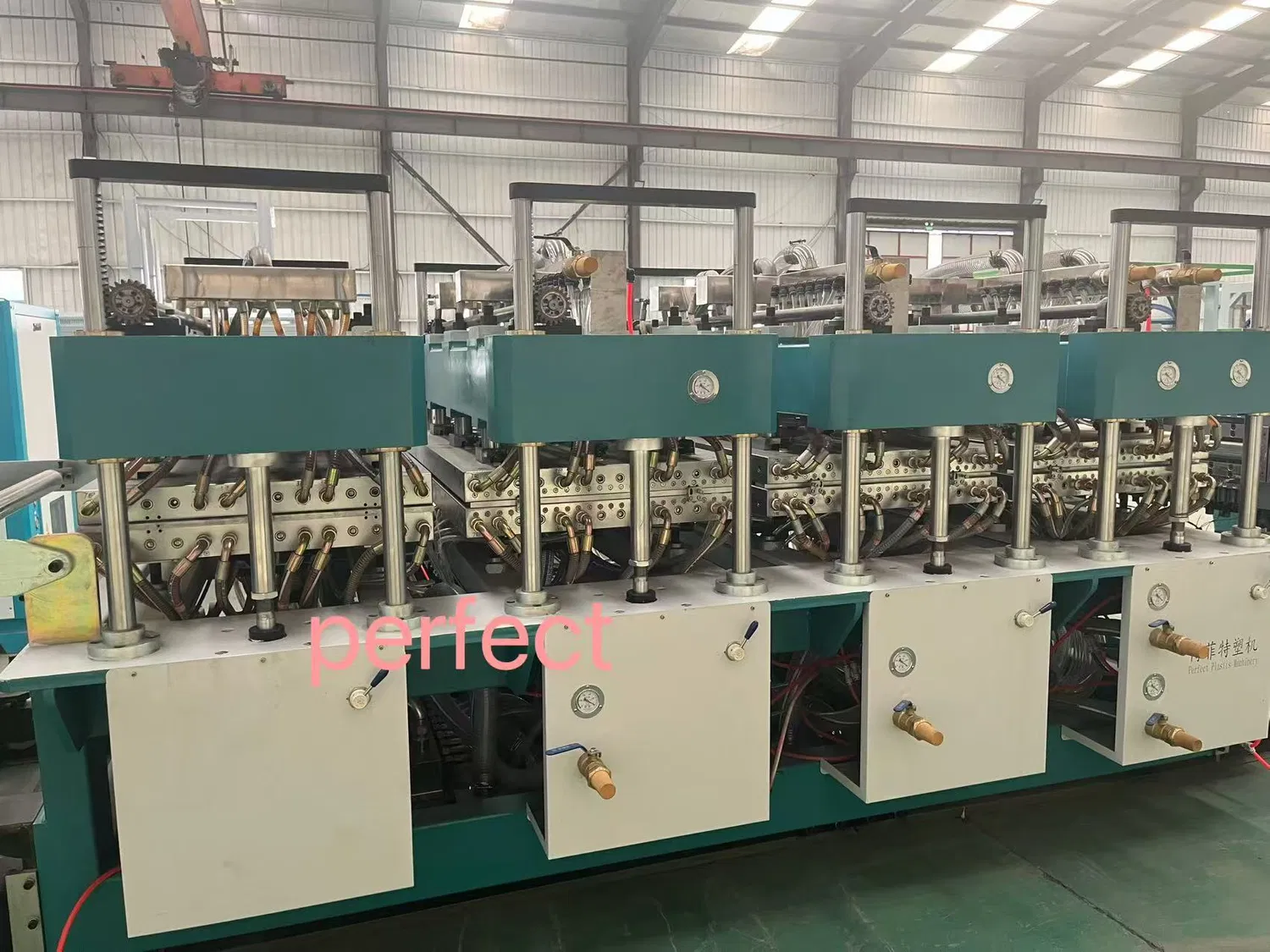 Línea de producción de encofrados de plástico, máquina extrusora de alta producción avanzada pictures & photos