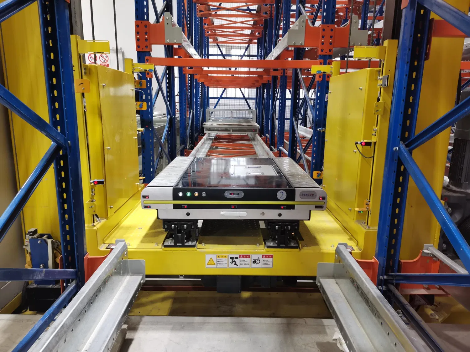 Sistema Inteligente Automático de Estantería de Acero Metálico para Almacenamiento en Almacén con Carro de Radio pictures & photos