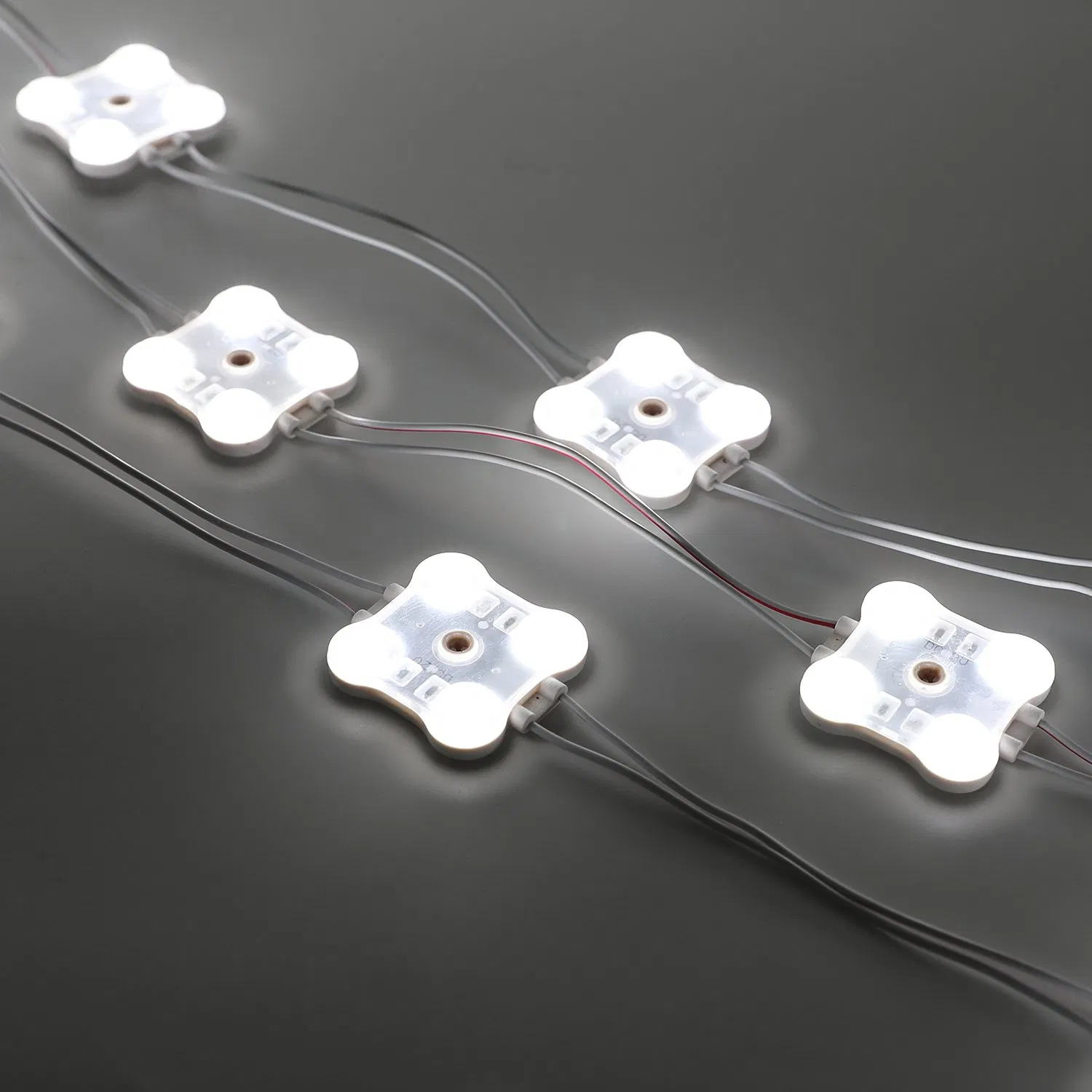 2025 Novo Módulo LED de Injeção de Alta Eficiência de Design 2835 4LEDs para Letras de Sinalização em Edifícios Módulos LED Altos pictures & photos
