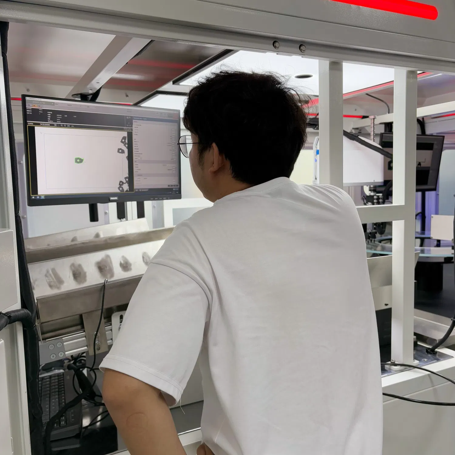 Vollautomatische hochpräzise visuelle Inspektionsmaschine Hardware-Zubehör Erscheinungsgröße Defektoptische Sortierung mit automatischer Beladung pictures & photos