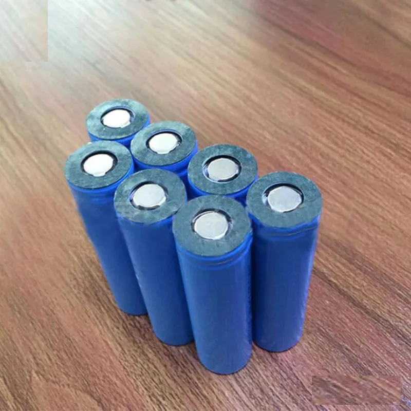 Автоматическая машина для наклеивания этикеток на цилиндрические батарейные ячейки pictures & photos
