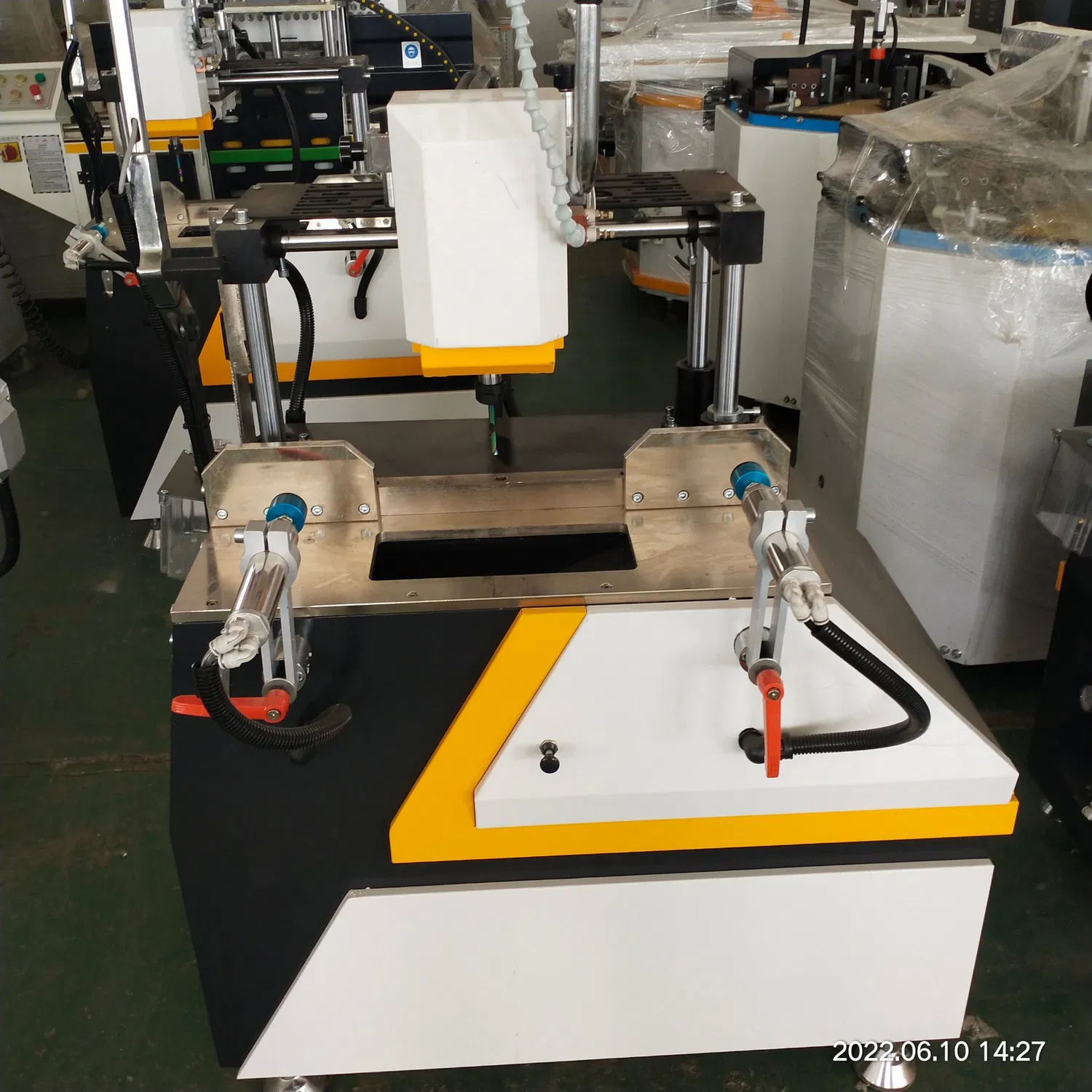 アルミニウムコピールーターマシン コピールーティング drilling 窓とドア製造機 pictures & photos