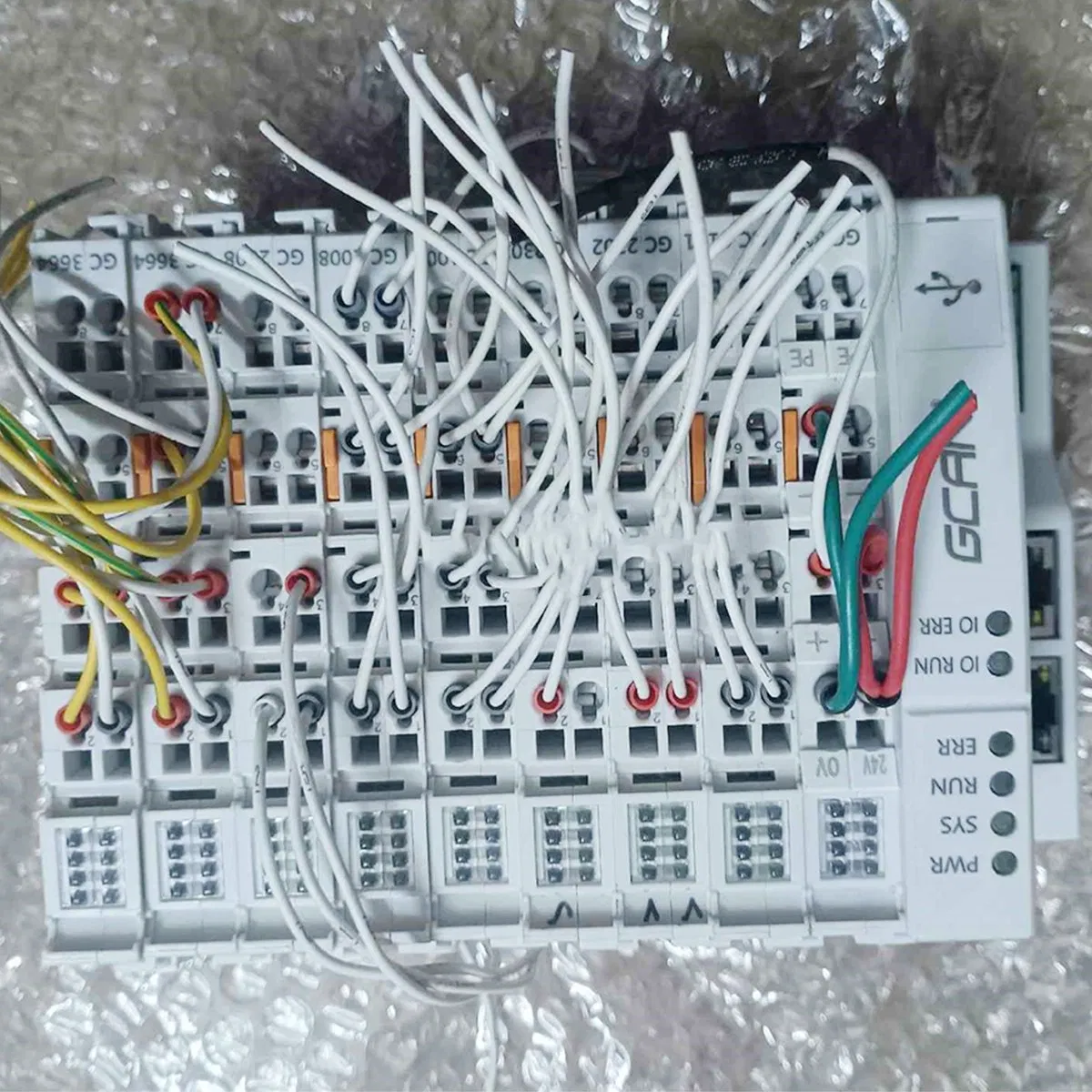 Orijinal Yeni Codesys Yazılımı Canopen Modbus İletişim Protokolü Programlanabilir Mantık Kontrol Cihazı PLC Kesme Noktası Tek Adım Hata Ayıklama Fonksiyonu CE Sertifikası pictures & photos