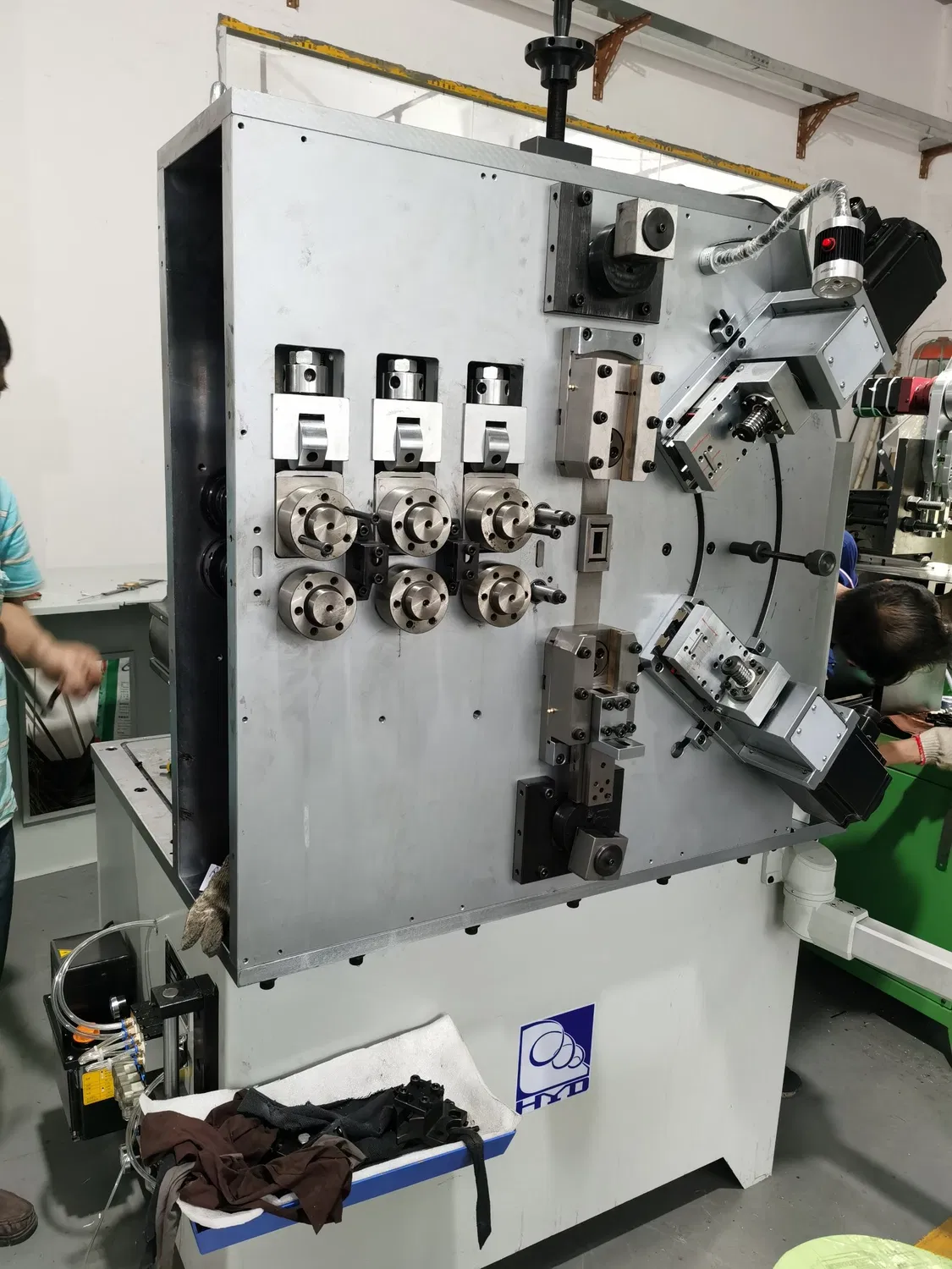 340 Máquina de hacer resortes de compresión CNC Colier pictures & photos