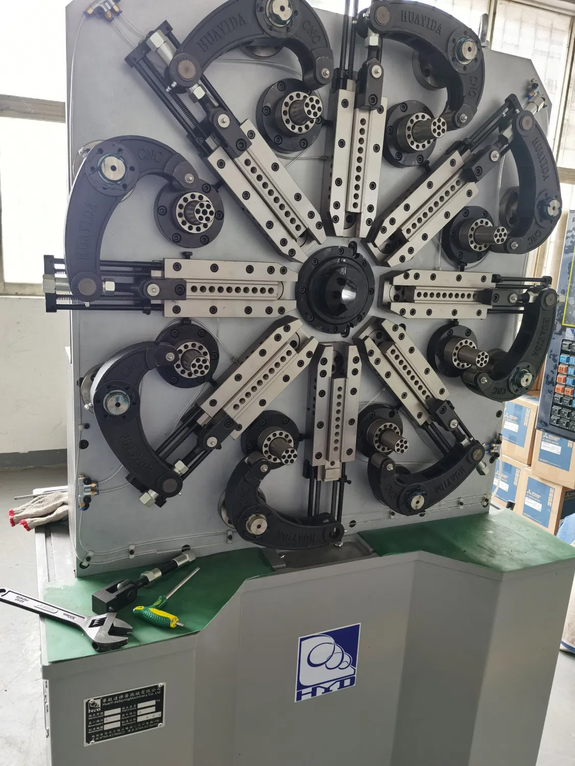เครื่องขึ้นรูปสปริง เครื่องดัดลวด เครื่องจักร CNC สำหรับขึ้นรูปสปริง pictures & photos