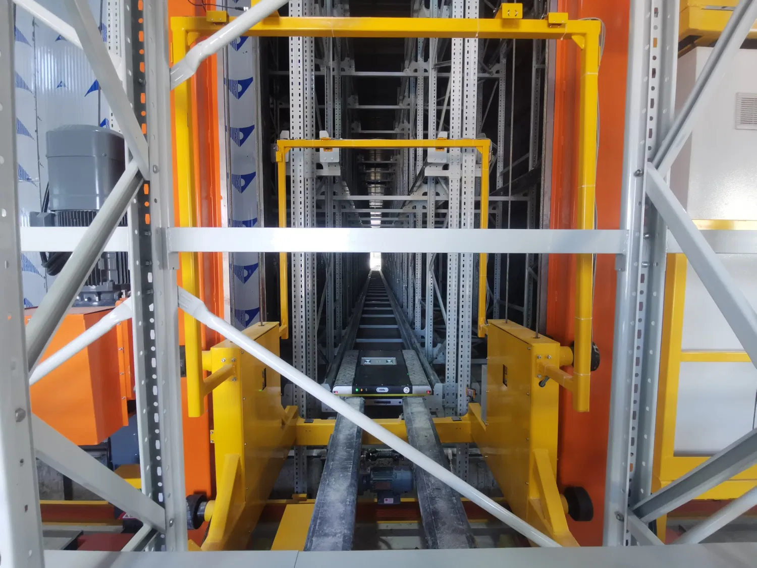 Sistema Inteligente Automático de Estantería de Acero Metálico para Almacenamiento en Almacén con Carro de Radio pictures & photos