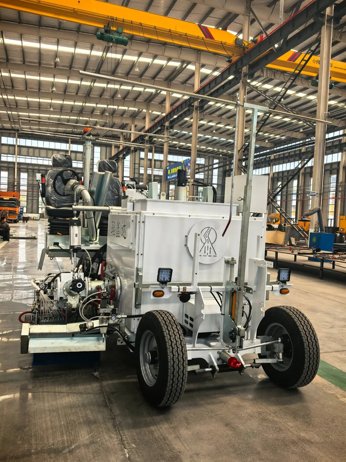 660 Multifunktionale Extrusionsrahmen Innovative Fahrmarkierungsmaschine: Hochleistungsfahrlinienmaschine mit intelligentem Programmsteuergerät pictures & photos