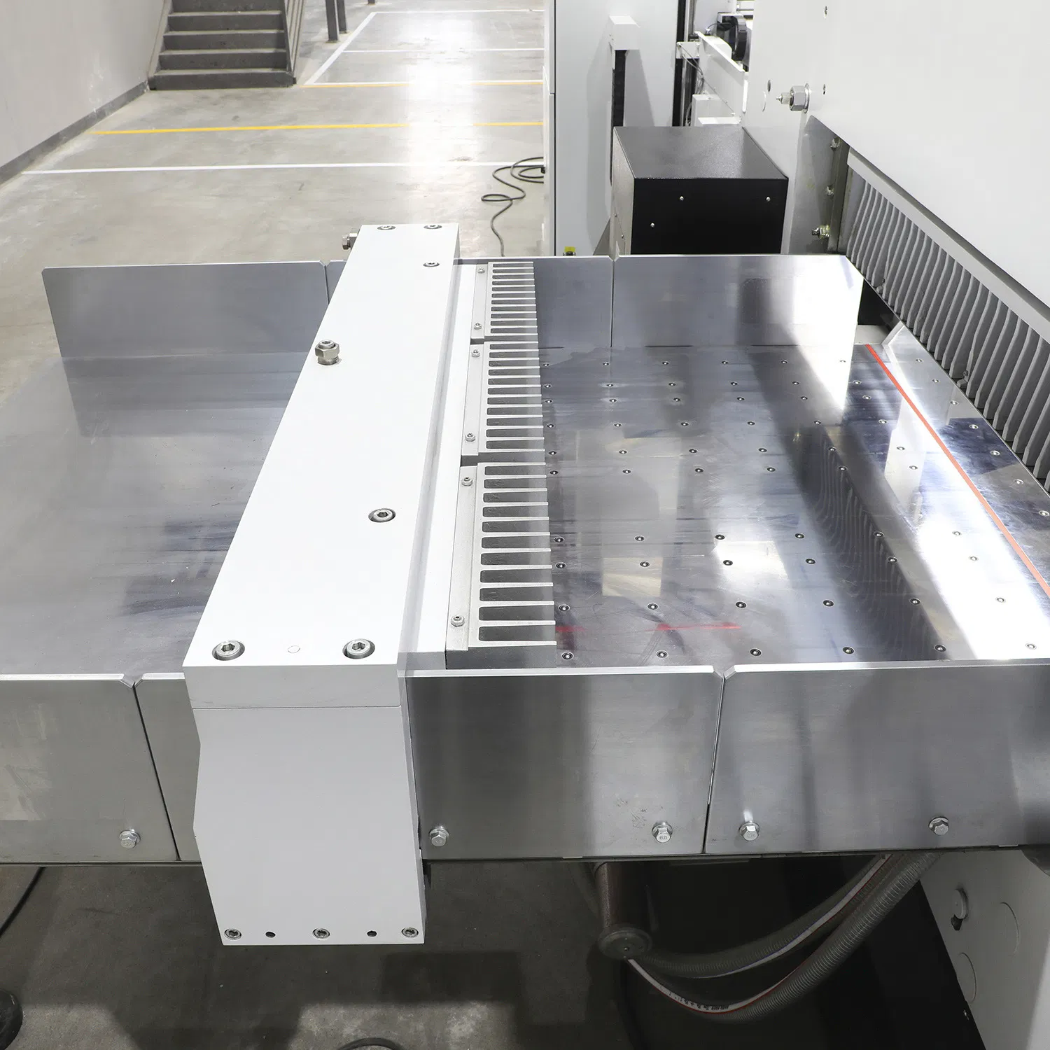 Kolay Kullanımlı Otomatik Kağıt Kesme Makinesi Akıllı Program Kontrolü Kağıt Kesme Guillotine Makinesi pictures & photos