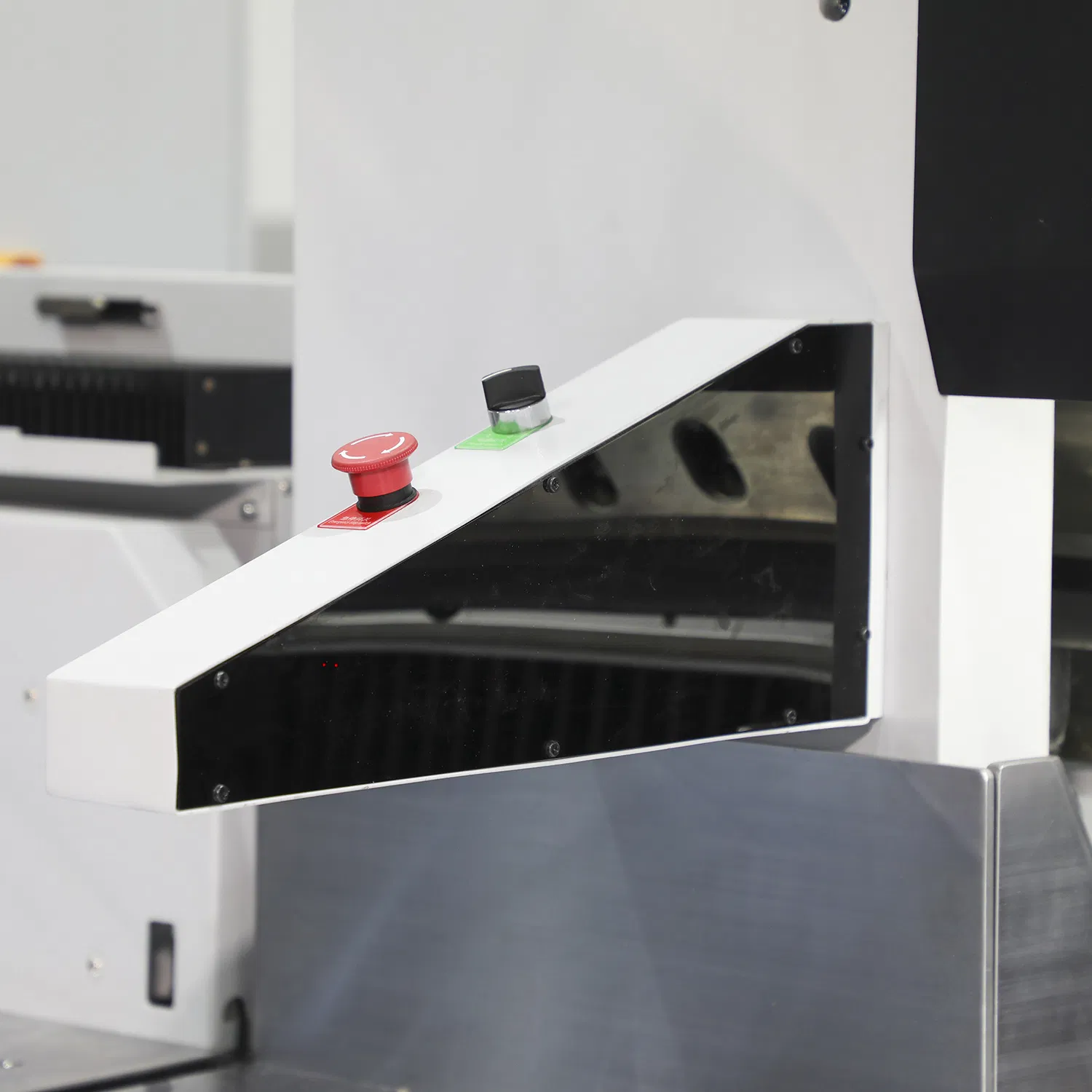 Kolay Kullanımlı Otomatik Kağıt Kesme Makinesi Akıllı Program Kontrolü Kağıt Kesme Guillotine Makinesi pictures & photos