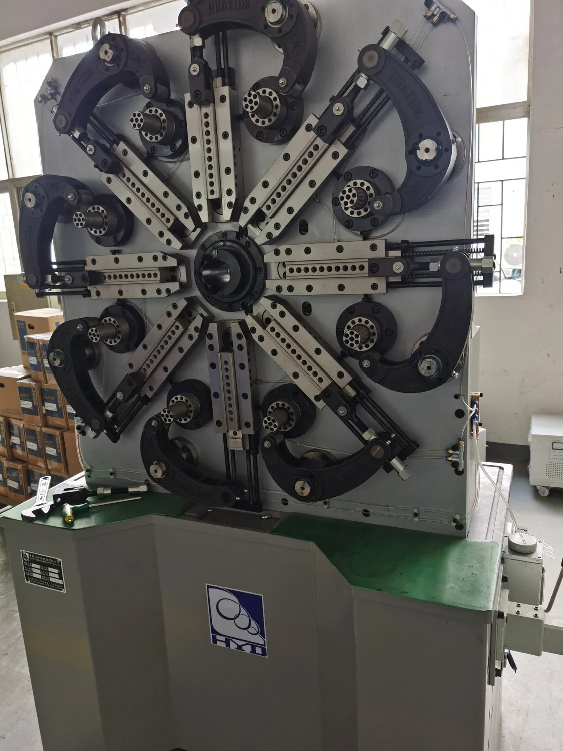 เครื่องขึ้นรูปสปริง เครื่องดัดลวด เครื่องจักร CNC สำหรับขึ้นรูปสปริง pictures & photos