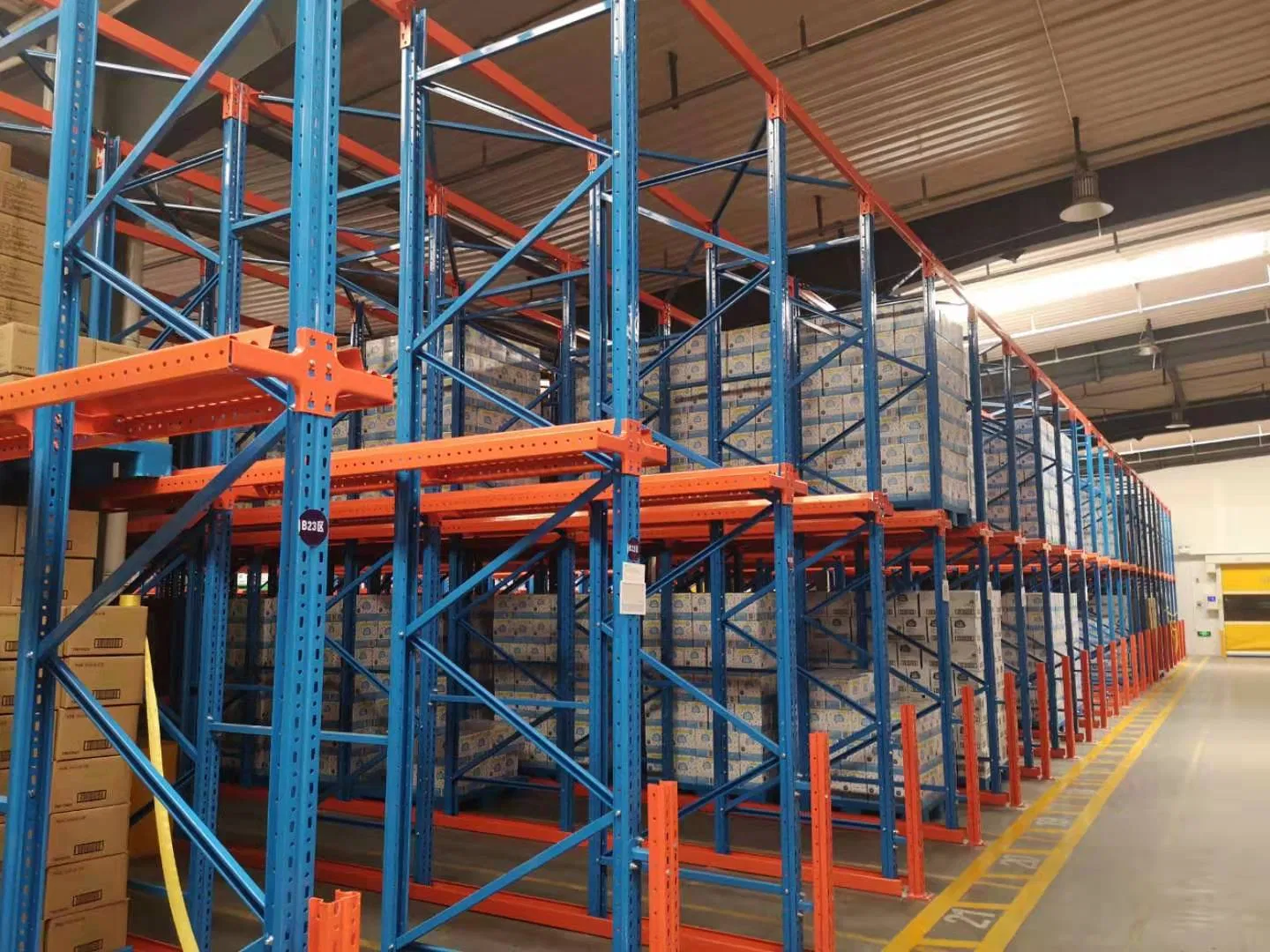 Système de rayonnage de stockage en rack de haute qualité, rayonnage à palettes en drive-in, rayonnage de stockage en entrepôt traversant, étagère de stockage en métal pictures & photos