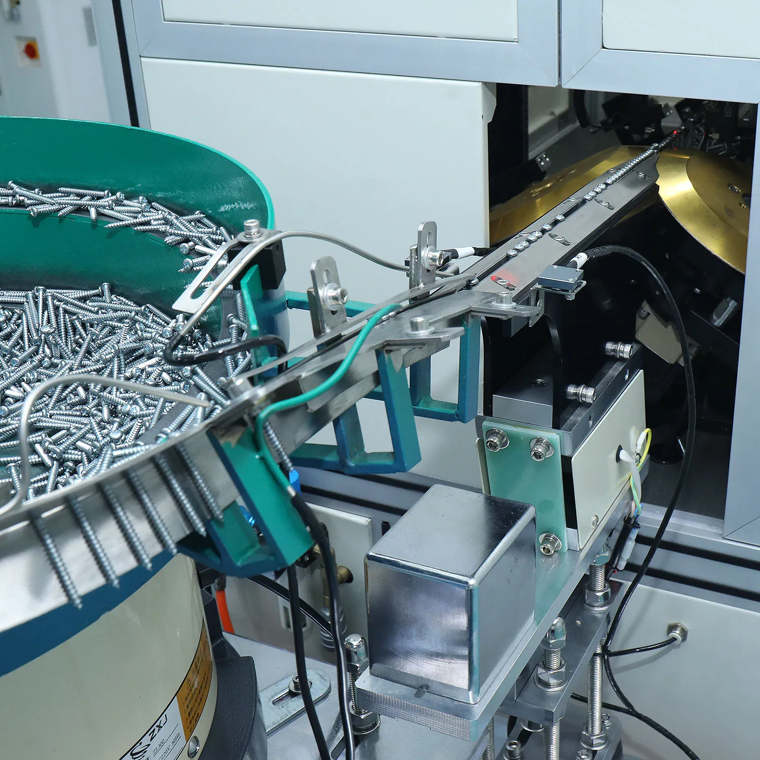 Automatische optische Sortiermaschine für innendreieckige Schrauben pictures & photos